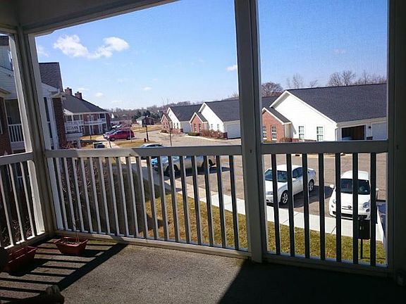 4th image of 854 W Summerfield Gln