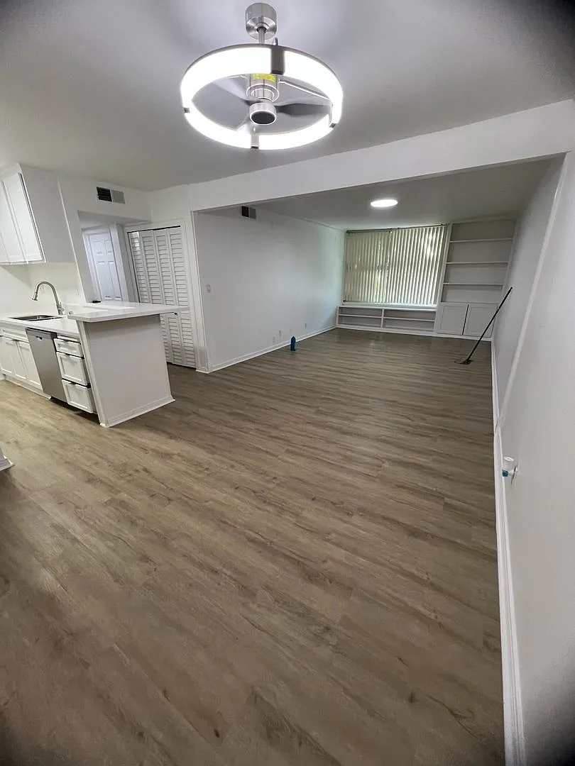Beautiful 2 bedroom 2 bath for rent in Tarzana — Photo 4