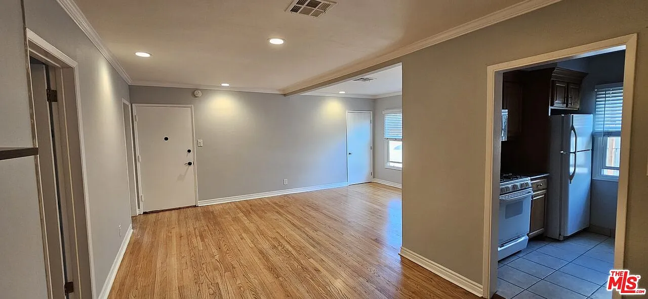 Studio, 5845 sqft, $3,600 — Photo 4
