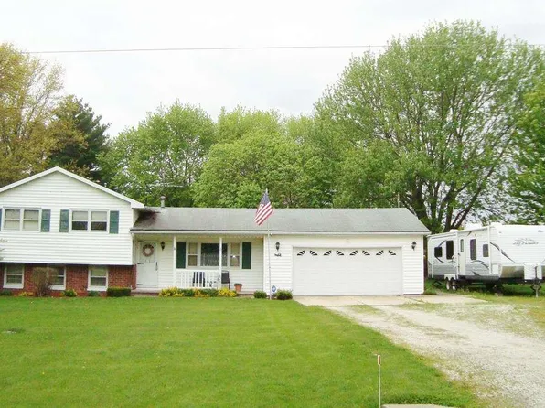 1072 Joni Dr, Knoxville, IL 61448