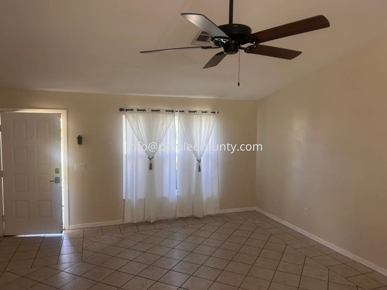 3 bed, 2.0 bath, 1236 sqft, $1,900 — Photo 2
