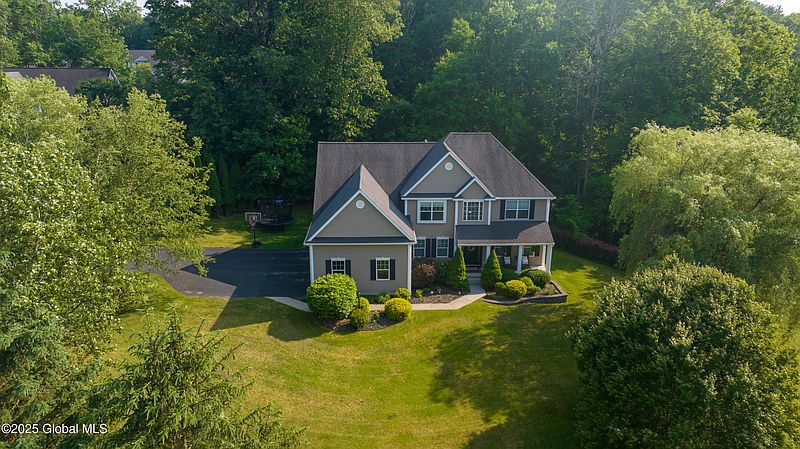2nd image of 76 Hoffman Court