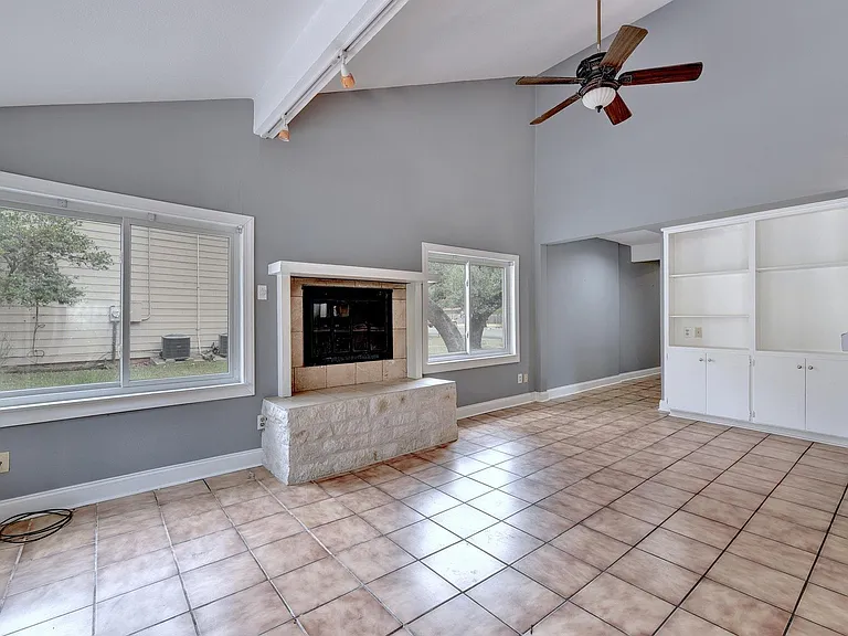 31 Marina Cir — Photo 7