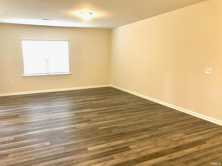 2080 Hosel Ln — Photo 2