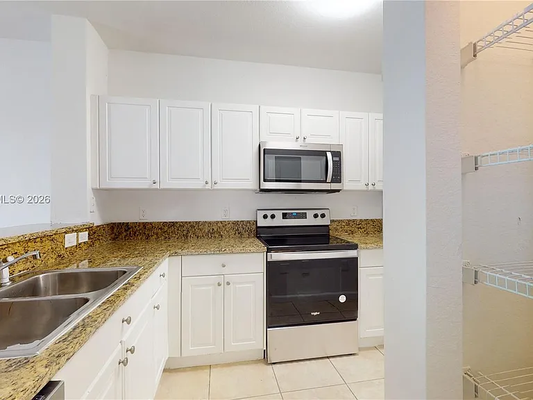 2929 SE 2nd St #7 — Photo 4