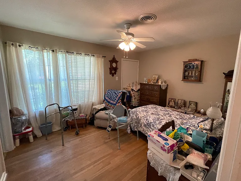 1419 Linden Dr — Photo 7
