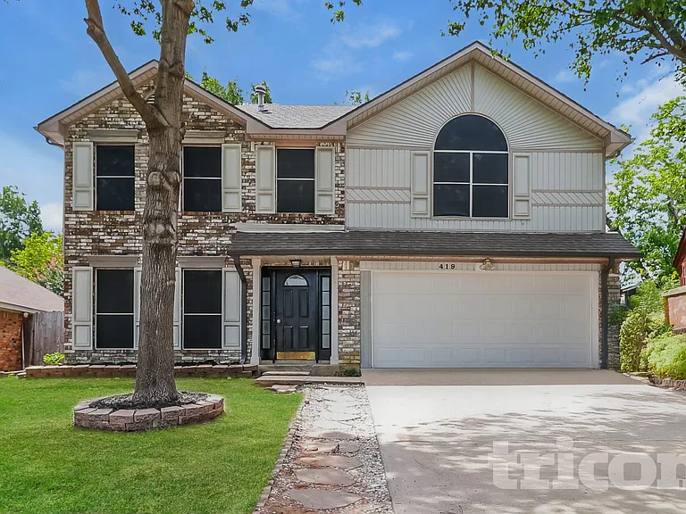419 Windhurst Dr — Photo 1