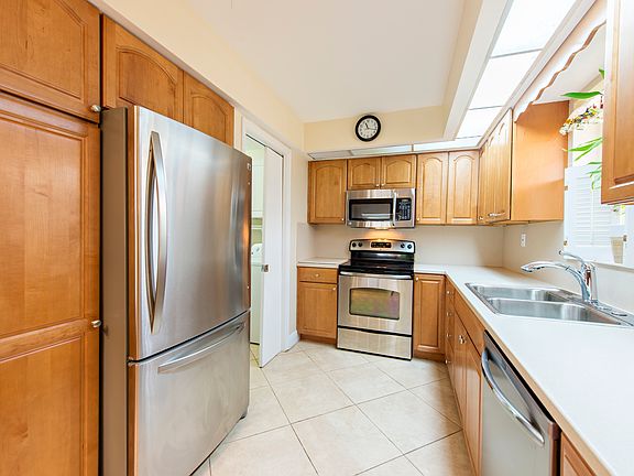 3rd image of 5860 NE 22nd Ave