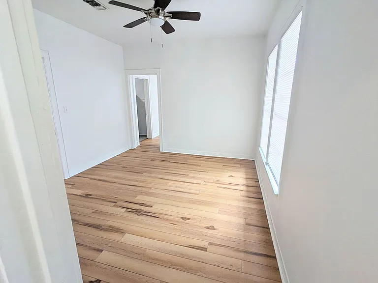 2224 Magnolia St — Photo 9