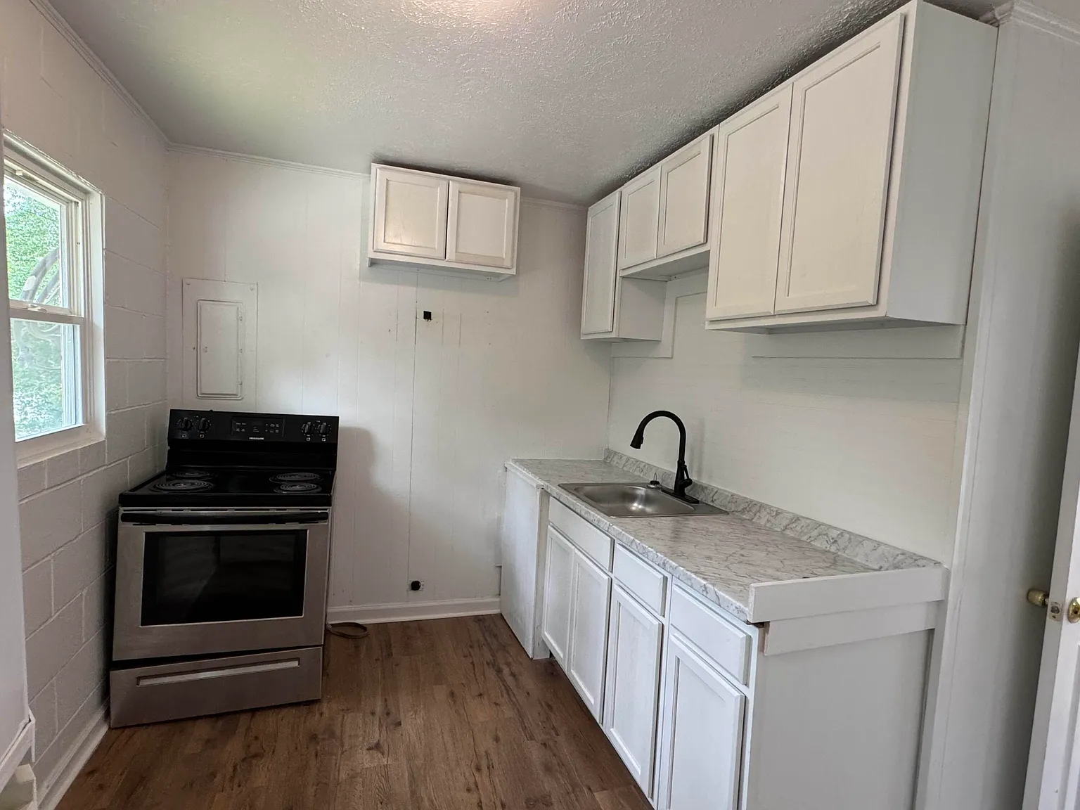 2 bed, 1.0 bath, 700 sqft, $750 — Photo 2
