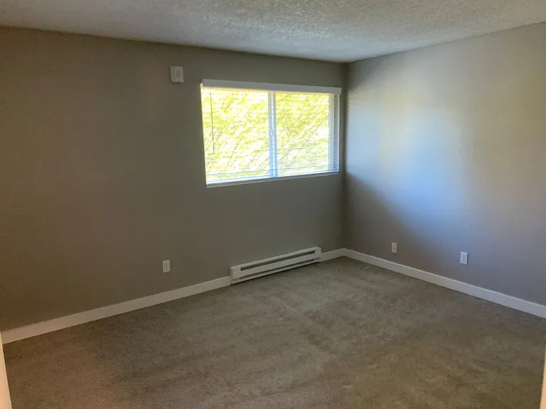 Sequoia Grove Apartments — Photo 9