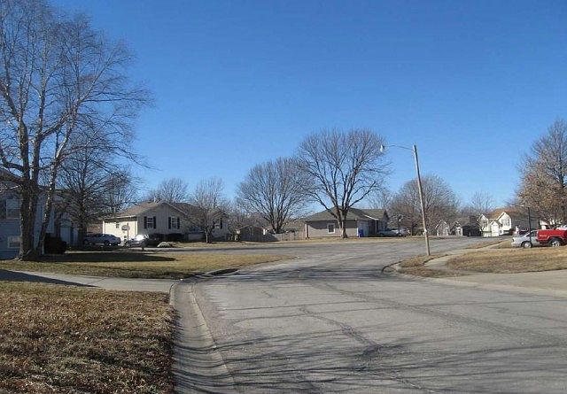 2nd image of 532 NE Summit Dr