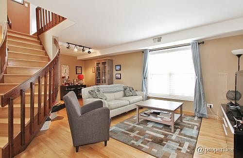 3rd image of 850 Forest Ave Unit C