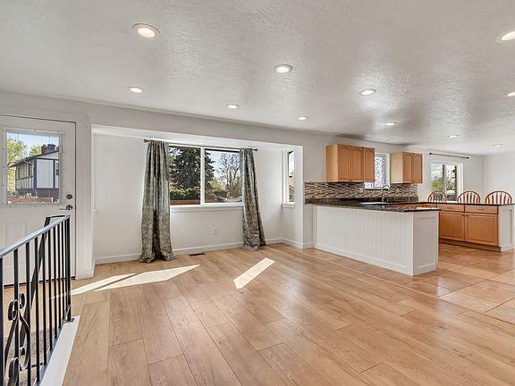 5th image of 918 Lazon Dr