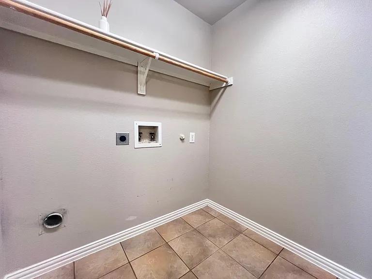 5917 Colby Dr — Photo 20