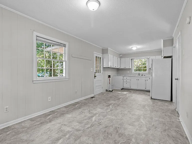 7505 Crown Ave — Photo 9