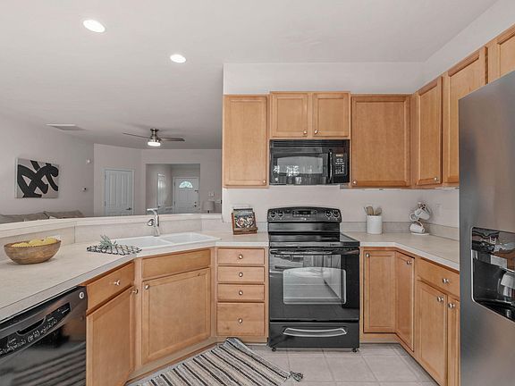 3rd image of 411 Perrault Dr