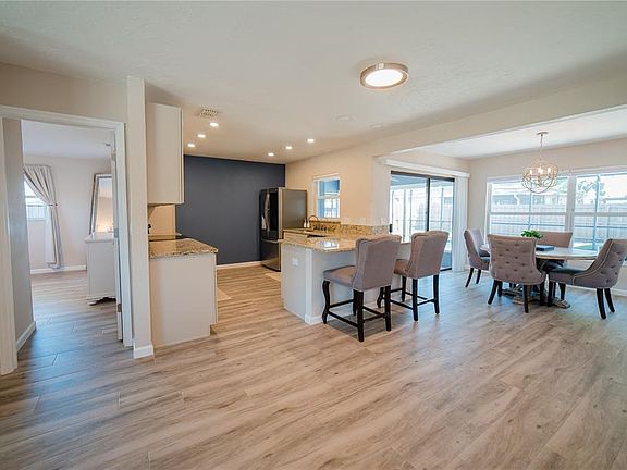 5th image of 35 Stanford Rd