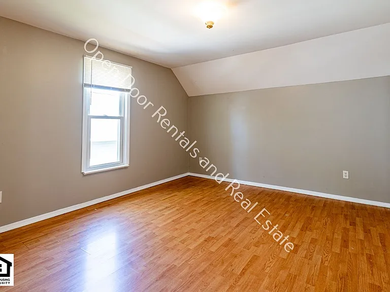 3112 Thompson Ave — Photo 10