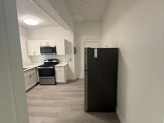 4th image of 205 S Grove St #4