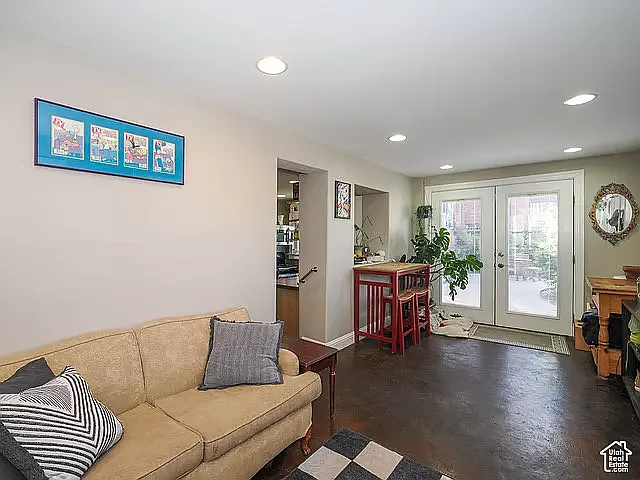 319 N Almond St #C — Photo 10