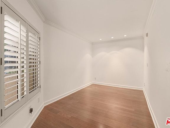 5th image of 141 S Clark Dr APT 225