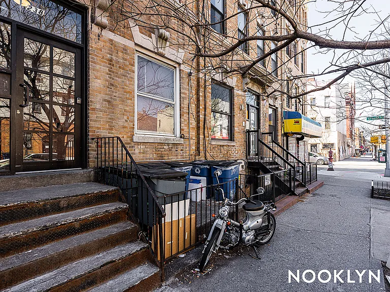 238 Irving Ave #3R — Photo 16