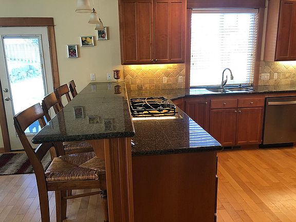 Kitchen/ counter bar seating