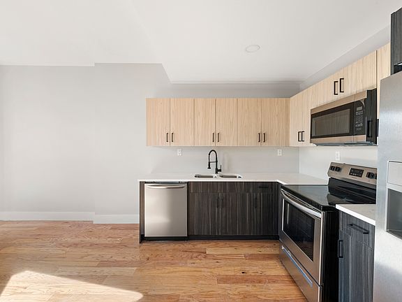 4th image of 133A Quincy St APT 2