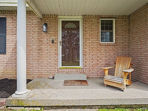 4th image of 51 Tracy Lynn Ln