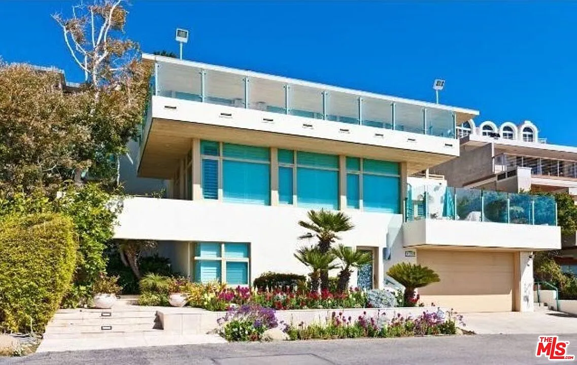 6 bed, 5.0 bath, 3716 sqft, $55,000 — Photo 1