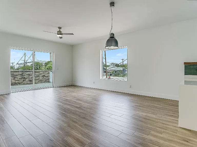 606 S Hackberry — Photo 12
