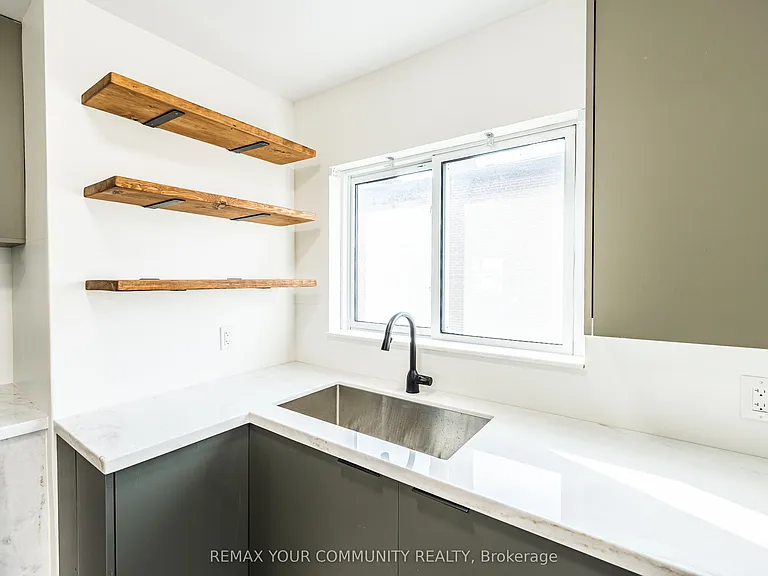 57 Apted Ave #UPPER — Photo 6