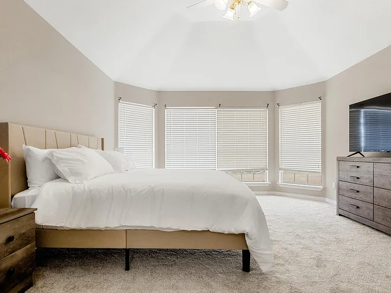 118 W Greenbriar Ln — Photo 21