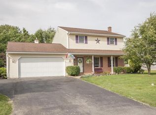 413 Countryside Dr, Ephrata, PA 17522