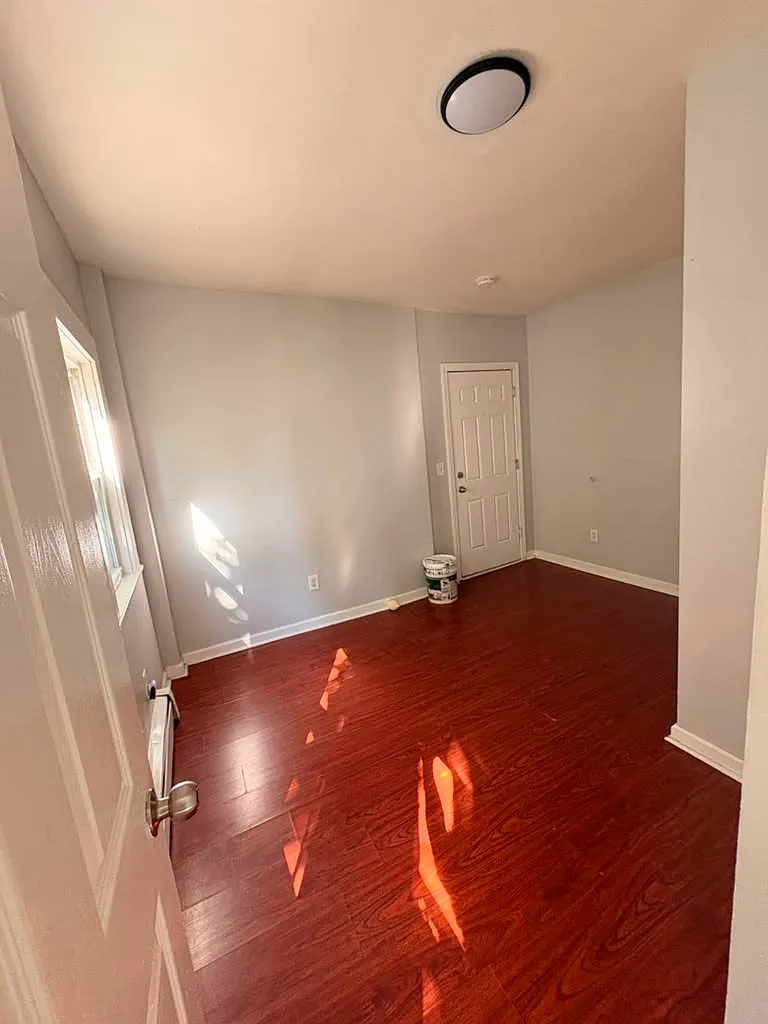 2 bed, 1800 sqft, $1,300 — Photo 3
