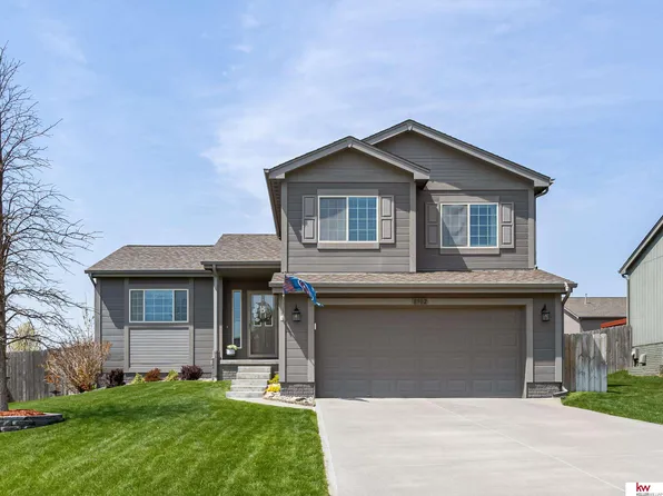8902 S 68th St, Papillion, NE 68133