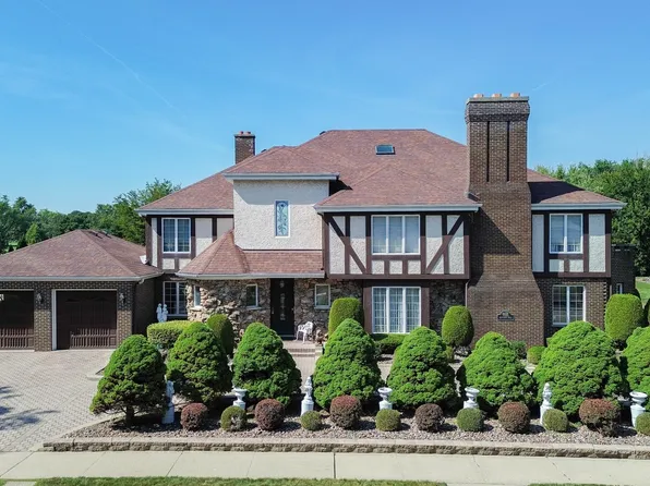 818 Brentwood Dr, Bensenville, IL 60106