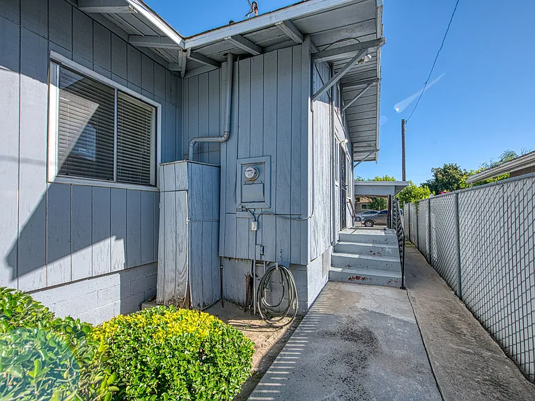 2434 Yerba St — Photo 33