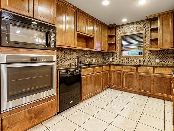 4th image of 224 Skyview Ave