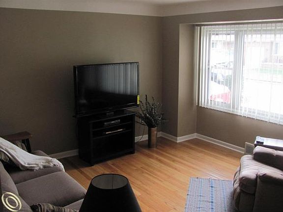 3rd image of 22439 Wildwood St