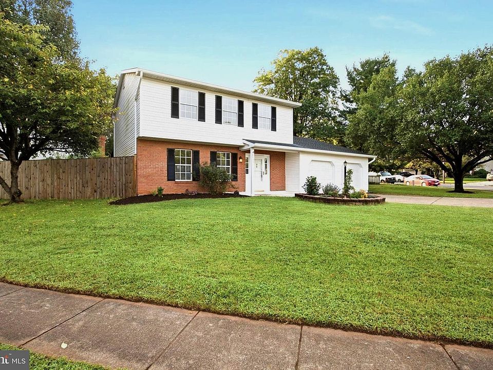 1st image of 8933 Sweetbriar St