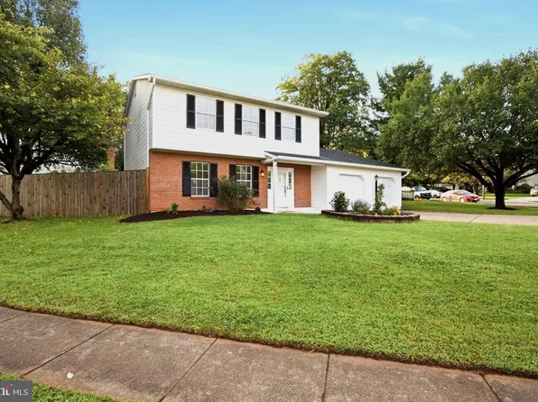 8933 Sweetbriar St, Manassas, VA 20110