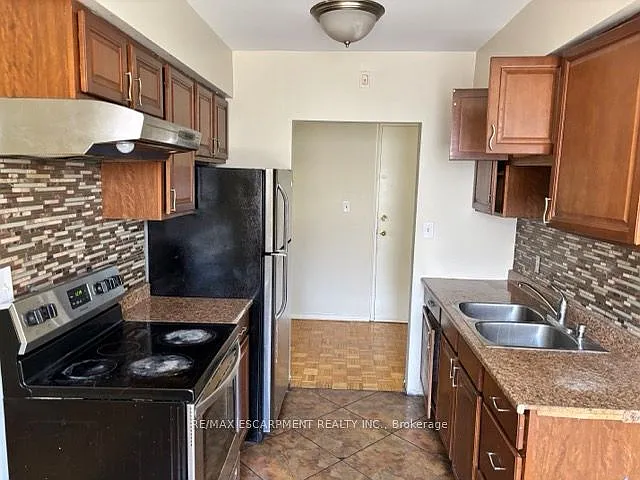 3 bed, $2,250 — Photo 2