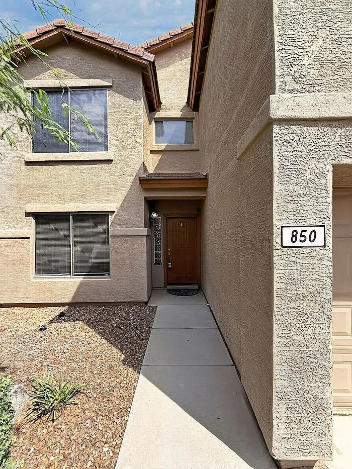 4 bed, 2.5 bath, 2262 sqft, $1,750 — Photo 3