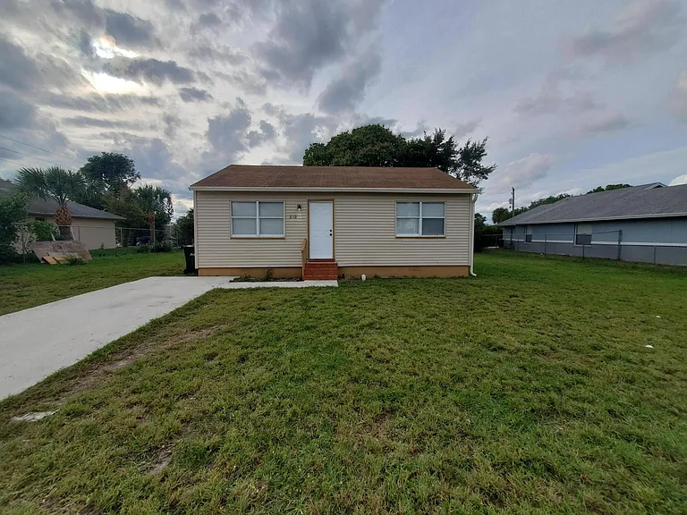 210 NW 13th Ave — Photo 12