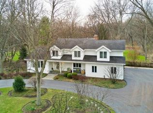 29820 N River Dr, Libertyville, IL