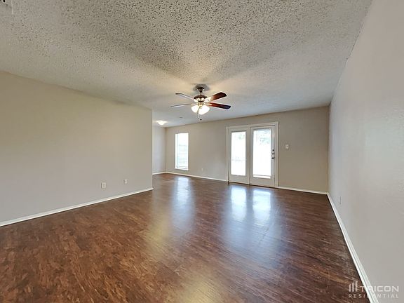 3rd image of 917 Harrington St