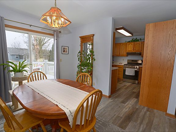 5th image of 2116 Fox Hill Ln
