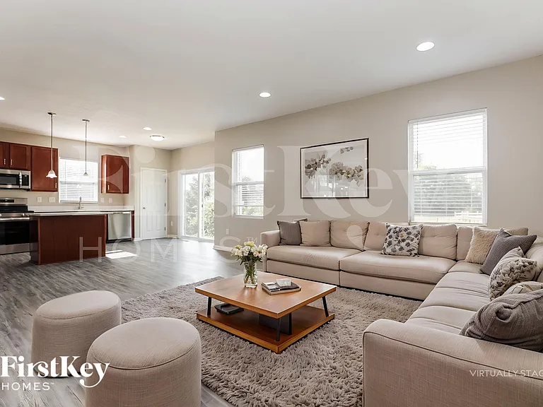 1624 Rosemore Ln — Photo 4